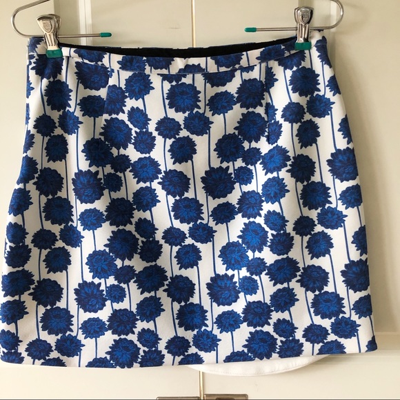TopShop Blue and White Foral Curved Hem Skirt - Picture 5 of 8